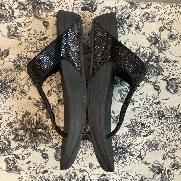 FITFLOP Sz 11 Lottie Thong Slip On Shimmery Crystal Encrusted Slip On Sandals - Picture 7 of 14